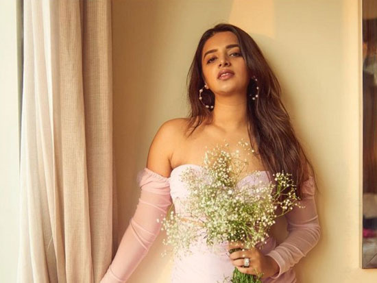 Gorgeous Clicks Of Nidhhi Agerwal